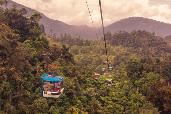 Tree Tram boven het nevelwoud van Monteverde tijdens een rondreis Costa Rica.
