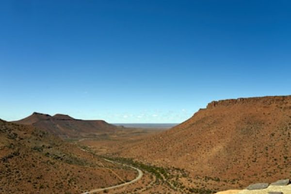 Kuiseb Pass - “Rotsige kloven van de Kuiseb Pass – overgang van woestijn naar kust Namibië.”