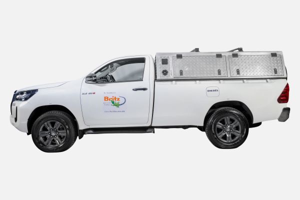Toyota Hilux Single Cab 4×4 rental – high-clearance off-road vehicle for Africa self-drive adventures