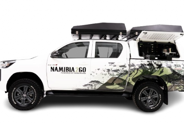 Hilux Double Cab 4×4 met ruime laadbak, kampeerbox en één of twee daktenten voor 2–4 personen