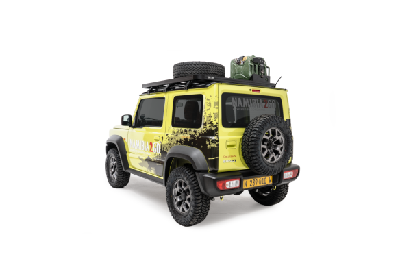 Bagageruimte van Suzuki Jimny 3-deurs 4x4 met zachte reistassen.