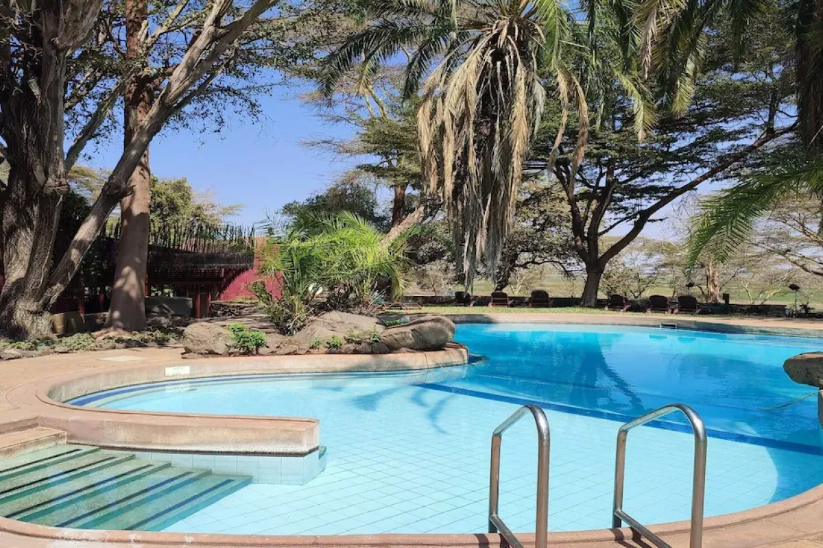 Zwembad van Amboseli Serena Safari Lodge met uitzicht op de Kilimanjaro