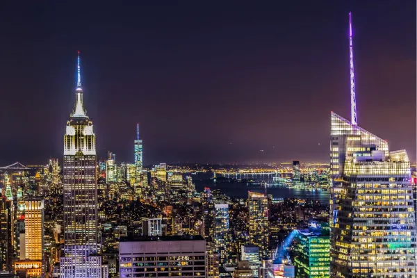 Skyline van Manhattan in New York met wolkenkrabbers gezien vanaf de Hudson River