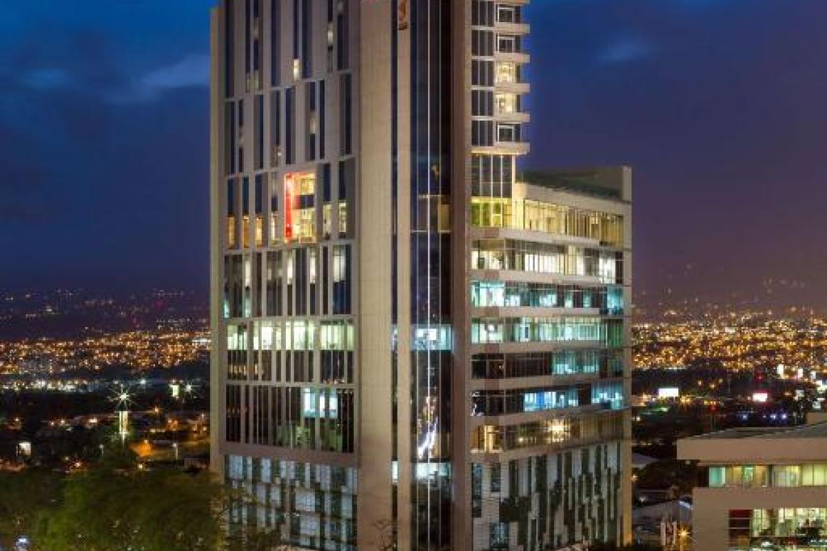 Hilton Garden Inn La Sabana met rooftopbar in San José, Costa Rica.