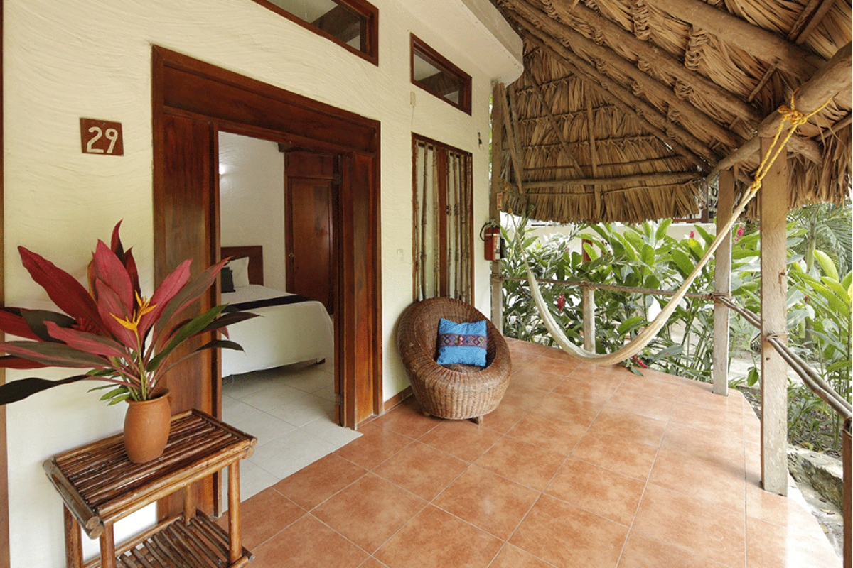 Natuurlijke en rustieke inrichting in de cabanas van La Aldea del Halach Huinic