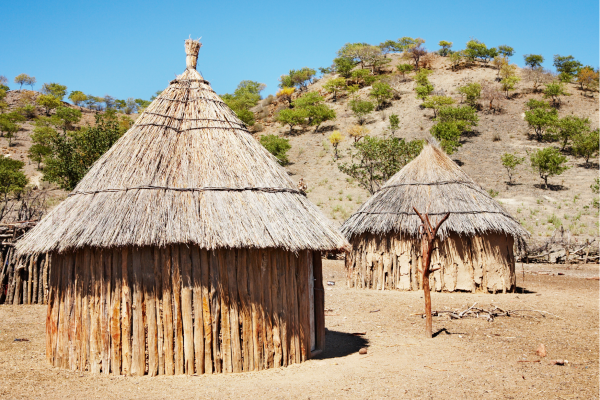 Nambibie_Tradionele hut bij Rundo