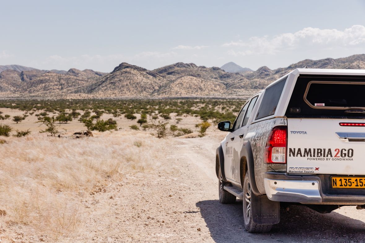 Laadbak van Toyota Hilux Double Cab 4x4 zonder daktent met bagageruimte.