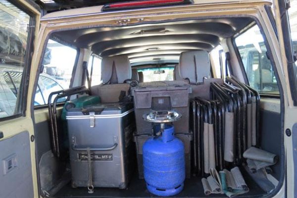 6-persoons Toyota Land Cruiser met dubbele rooftop tents, ideaal voor families en groepen op safari en kampeeravontuur