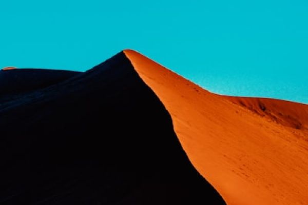 Sossusvlei - “Zonsopgang boven Dune 45 – hoogtepunt van selfdrive Namibië.”