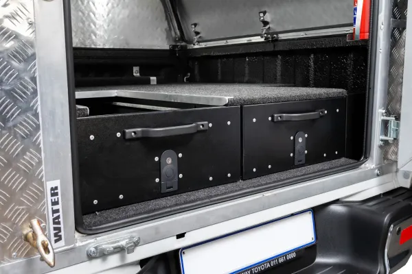 Moderne Toyota Hilux Double Cab – sterke en betrouwbare 4×4 voor lange afstanden en afwisselend terrein