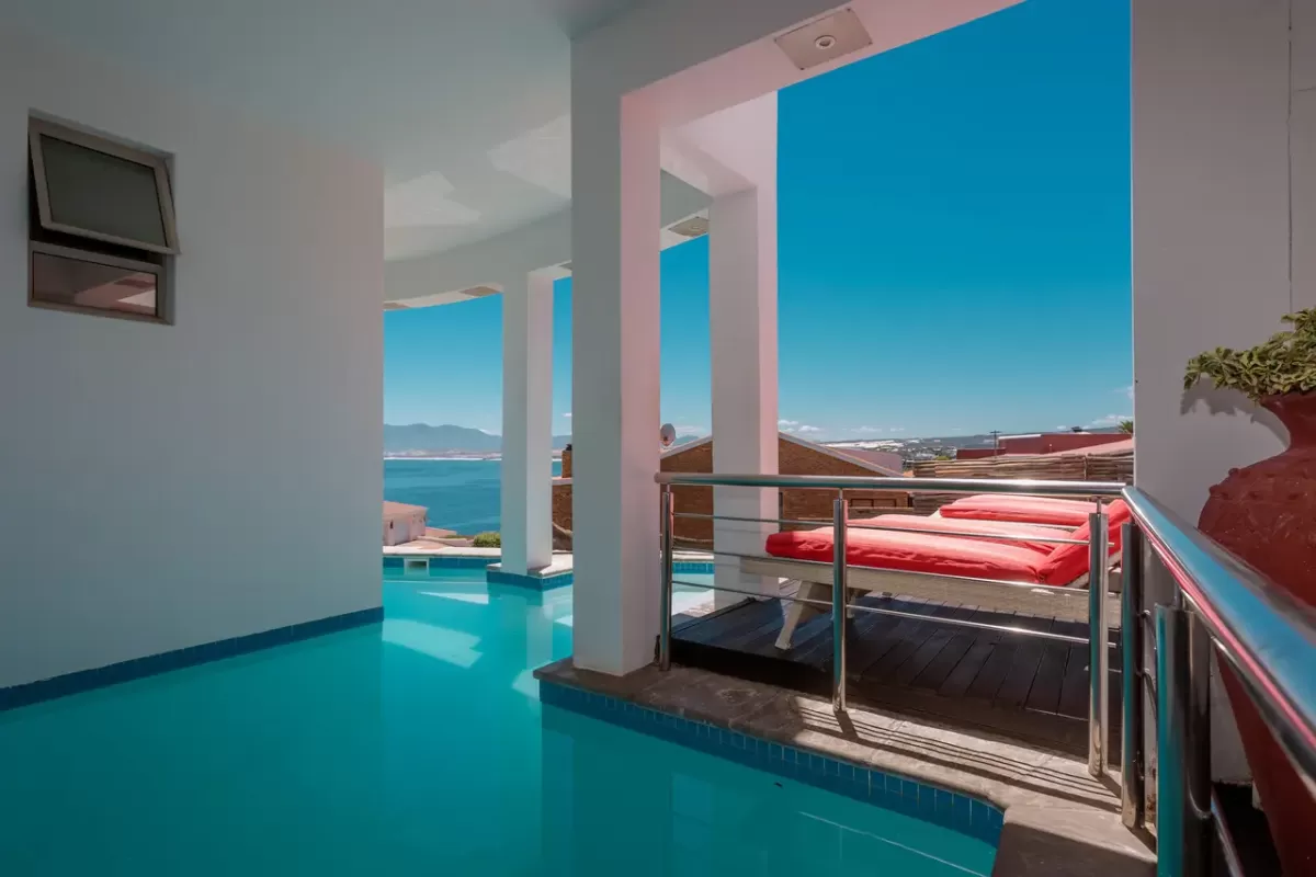 Gansbaai - Sea Star Lodge Pool with a view
