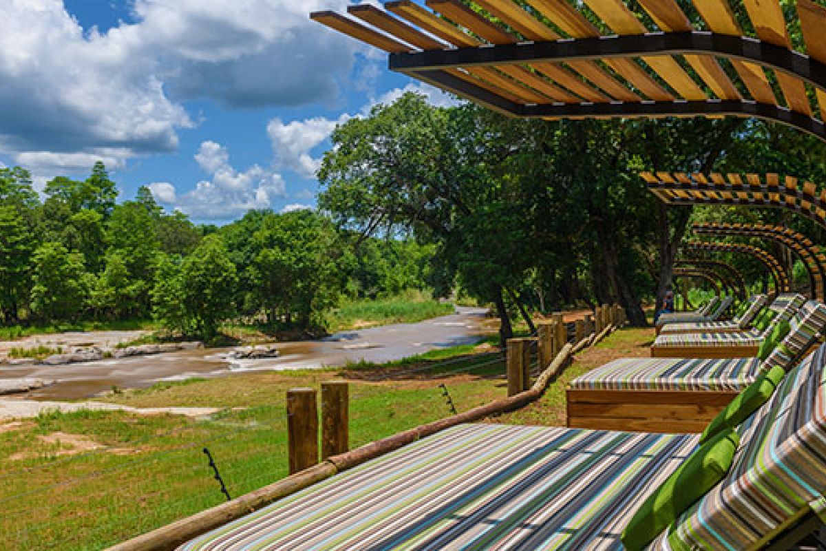 Hazyview_Hazyview Cabanas vanaf terras