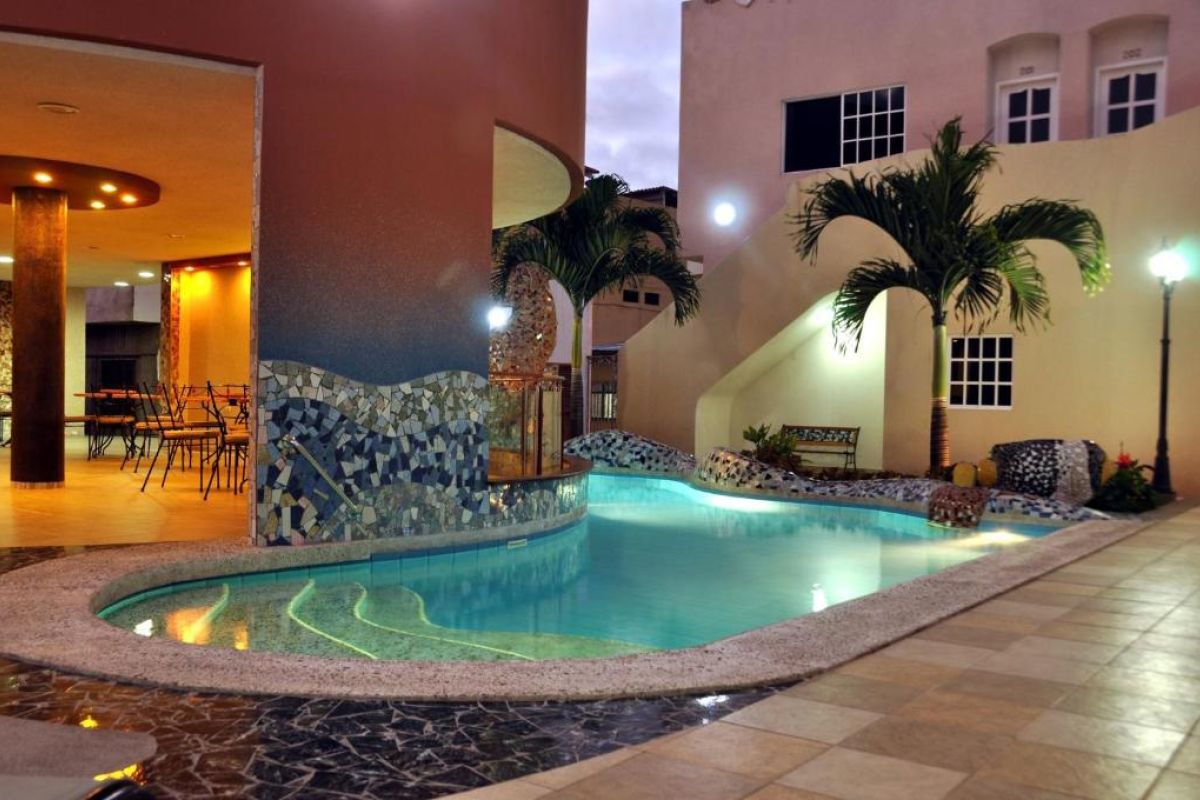 Hotel Katarma Galápagos op San Cristóbal, een comfortabel hotel met rustige ligging en tropische sfeer.