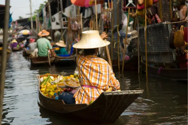 Reizigers genieten van een onvergetelijke rondreis door Thailand