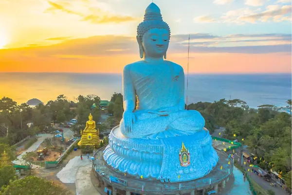 De beroemde Big Buddha op Phuket in Thailand