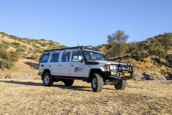 Toyota Land Cruiser HJ76 4×4 – ruime 8-persoons huurauto voor lodge-based selfdrive reizen in Namibië