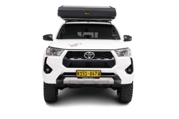 Comfort equipped Toyota Hilux 4×4 met rooftop tent en volledige campinggear voor avontuurlijke rondreizen