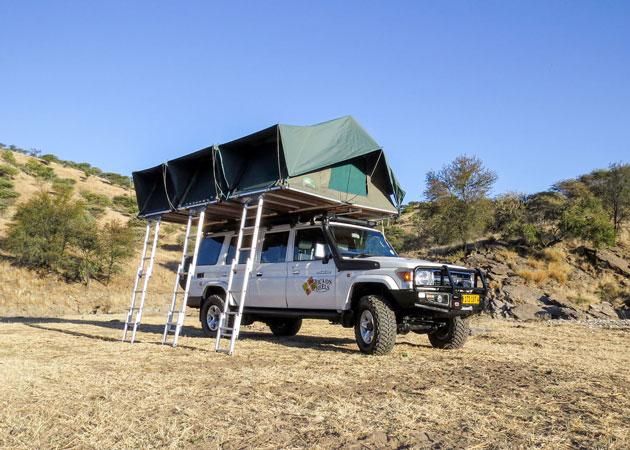 Toyota Land Cruiser 4×4 met meerdere daktenten – ruime kampeerauto voor 6 personen tijdens selfdrive reizen in Namibië
