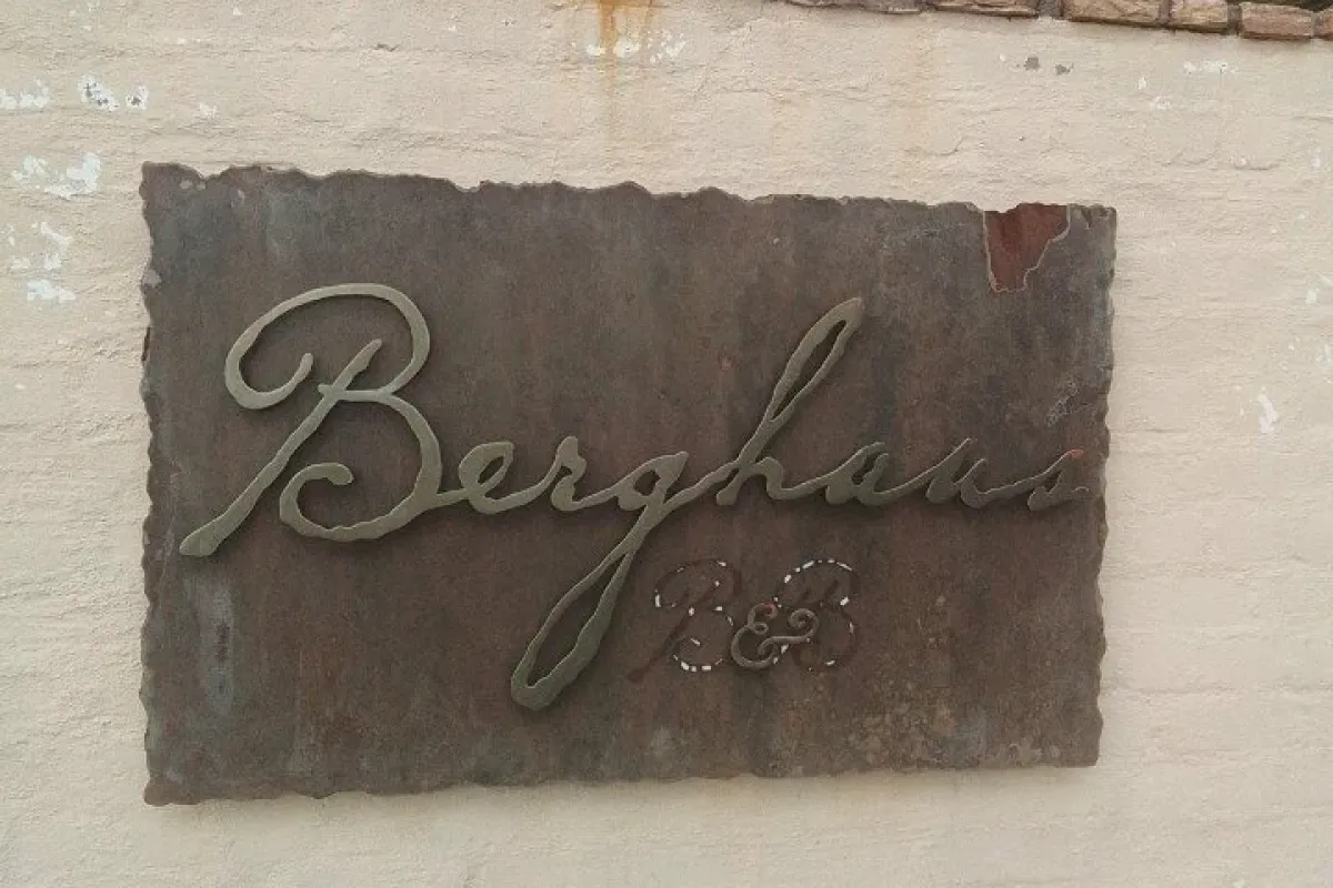 Naambord van Berghaus B&B in Windhoek