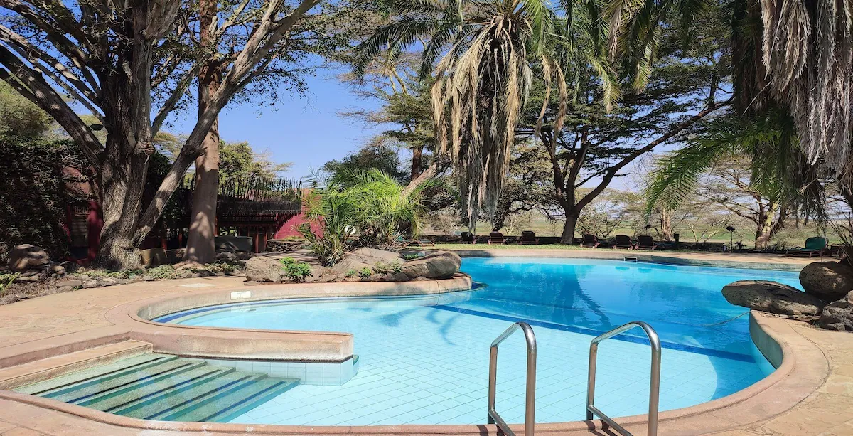 Zwembad van Amboseli Serena Safari Lodge met uitzicht op de Kilimanjaro