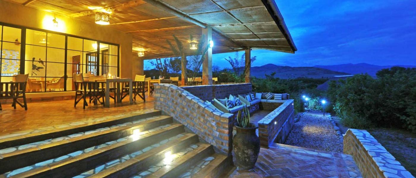 Elephant Plains Lodge in Northern Queen Elizabeth National Park met panoramisch uitzicht.