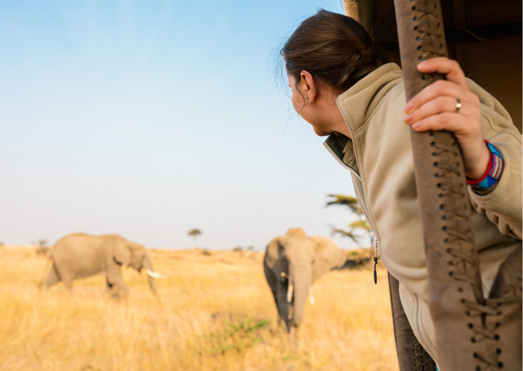 Afrika met kinderen: waarom een safari zo’n bijzondere gezinsreis is Gamedrive met kind. Safari met familie is een echte gezinsvakantie