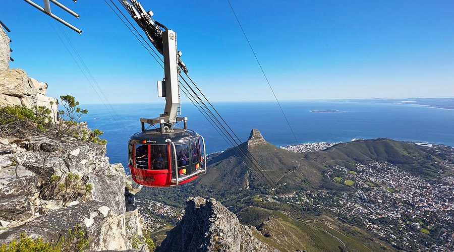 Kaapstad_Uitzicht met kabelbaan over Kaapstad met de Tafelberg