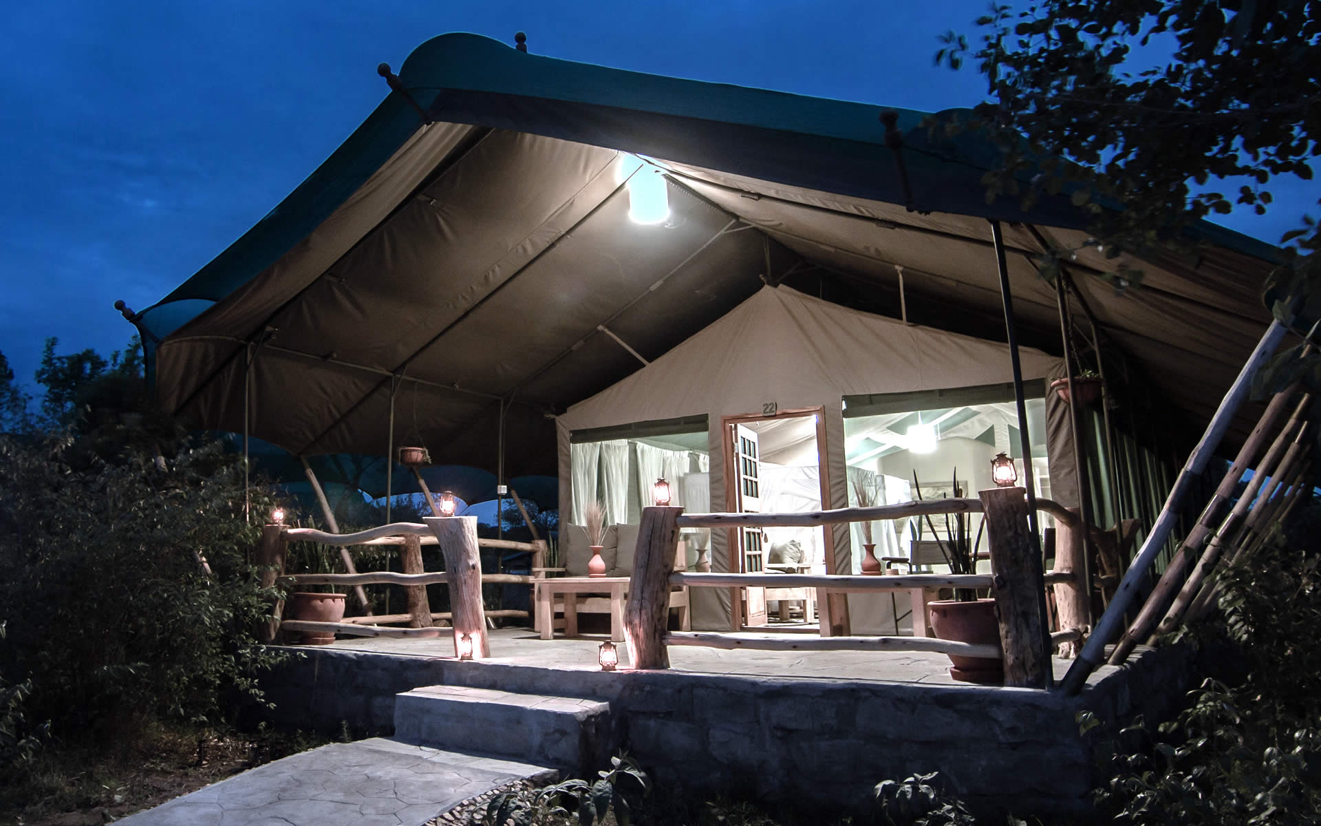 Luxe safaritent van Mara Maisha Camp met panoramisch uitzicht over de Masai Mara savanne