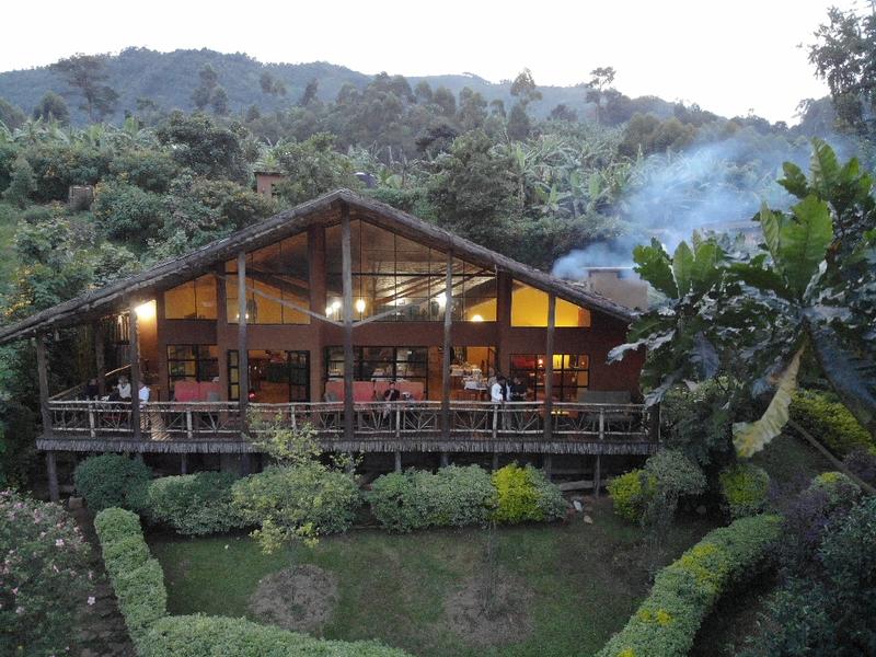 Mahogany Springs Lodge bij Bwindi met uitzicht op het tropische bergwoud