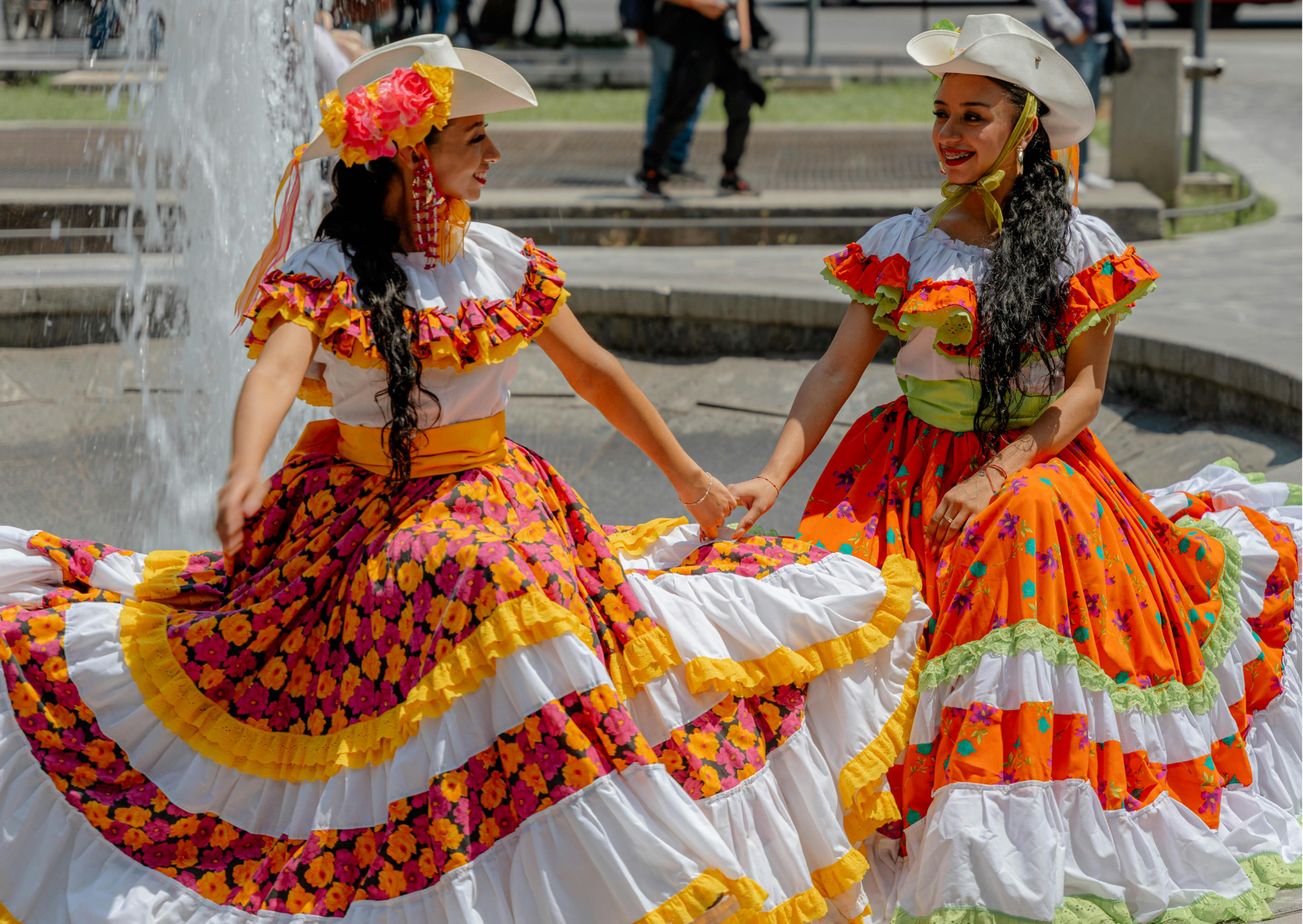 Mexico_Dansen op het plein in mexicaanse klederdracht