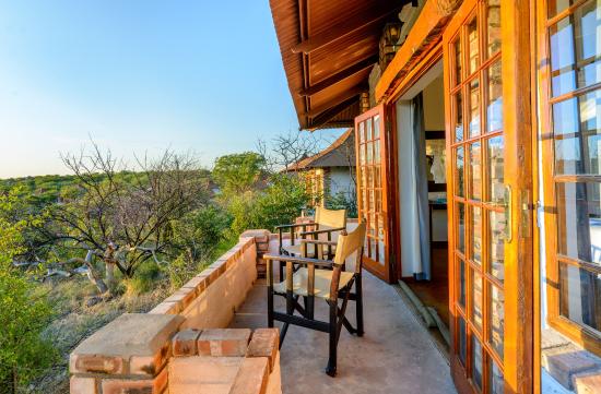 Dit is waarom steeds meer mensen een bijzondere rondreis maken in 2026 Okaukuejo_etosha-safari-lodge-camp