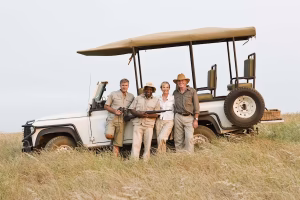 “Open safarivoertuig op game drive Zuid-Afrika”