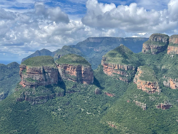 Panorama_Three Rondavels bj helder weer - Zuid-Afrika's meest iconische uitzichtpunt