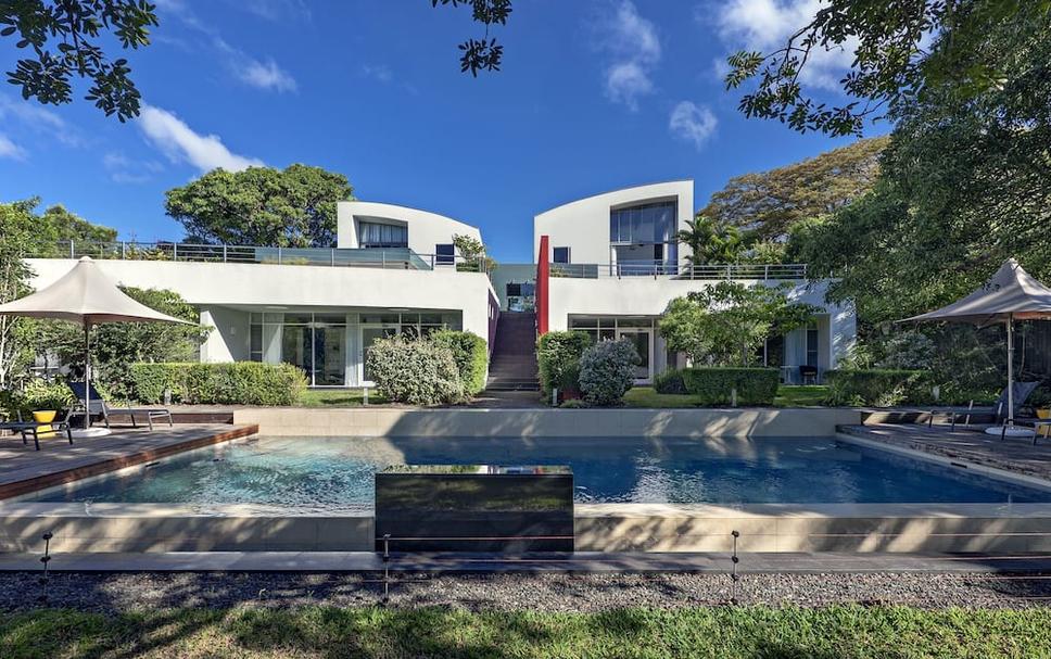 “Terras met uitzicht over het Addo-landschap bij Charihandra Game Lodge.”