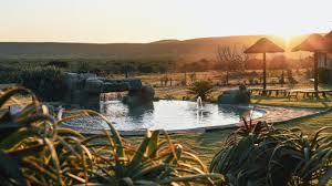 “Terras met uitzicht over het Addo-landschap bij Charihandra Game Lodge.”