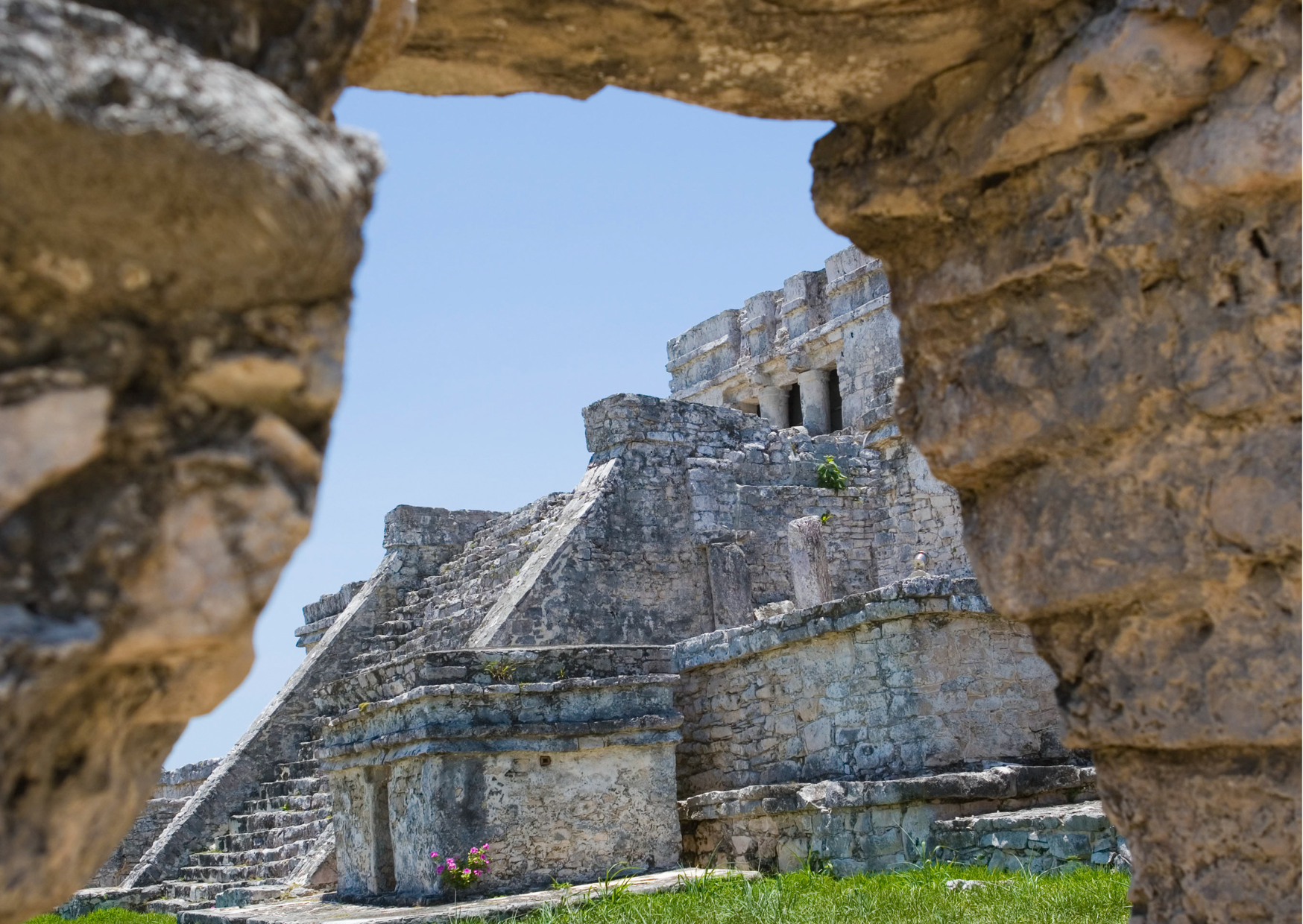 Tulum_Maya tempel vanuit poort
