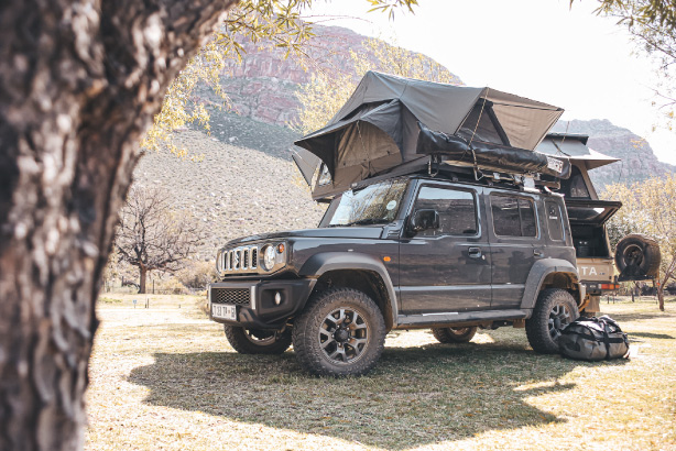 Krachtige Toyota Hilux 4×4 equipped model voor avontuurlijke selfdrives met daktent en kampeeruitrusting